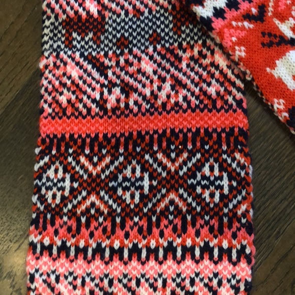 Old Navy Women’s Winter Scarf - Picture 4 of 6